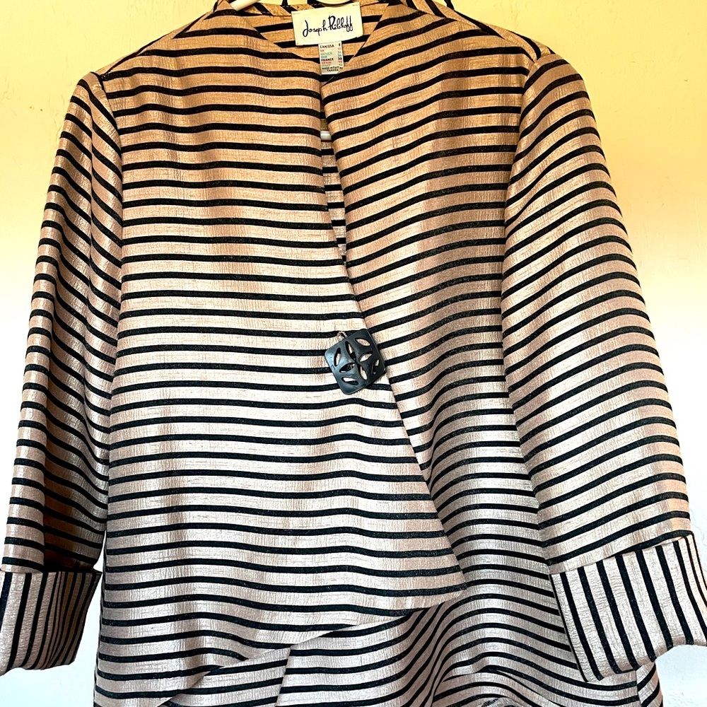 Gorgeous dinner jacket size 8/medium.